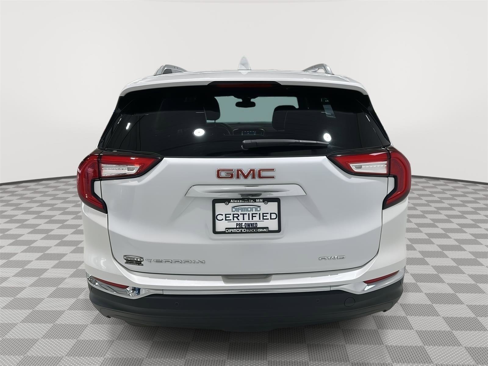 Used 2024 GMC Terrain SLT w/ Tech Package image 4