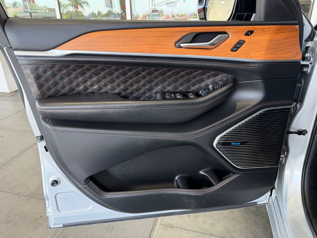 Used 2021 Jeep Grand Cherokee L Summit image 18