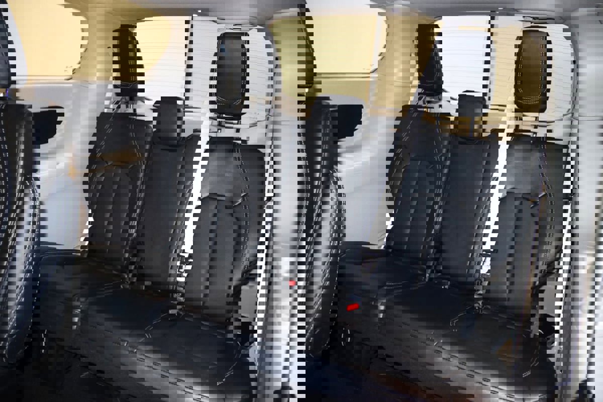 Used 2024 Chrysler Pacifica Touring-L image 12