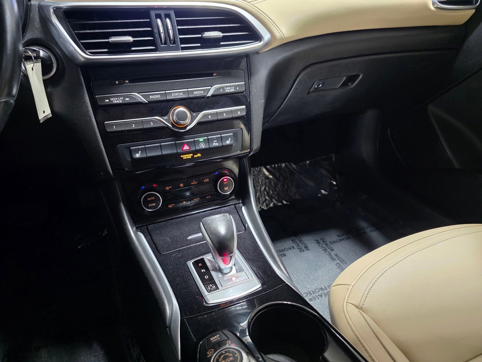 Used 2017 INFINITI QX30 Premium w/ Navigation Package FWD image 28