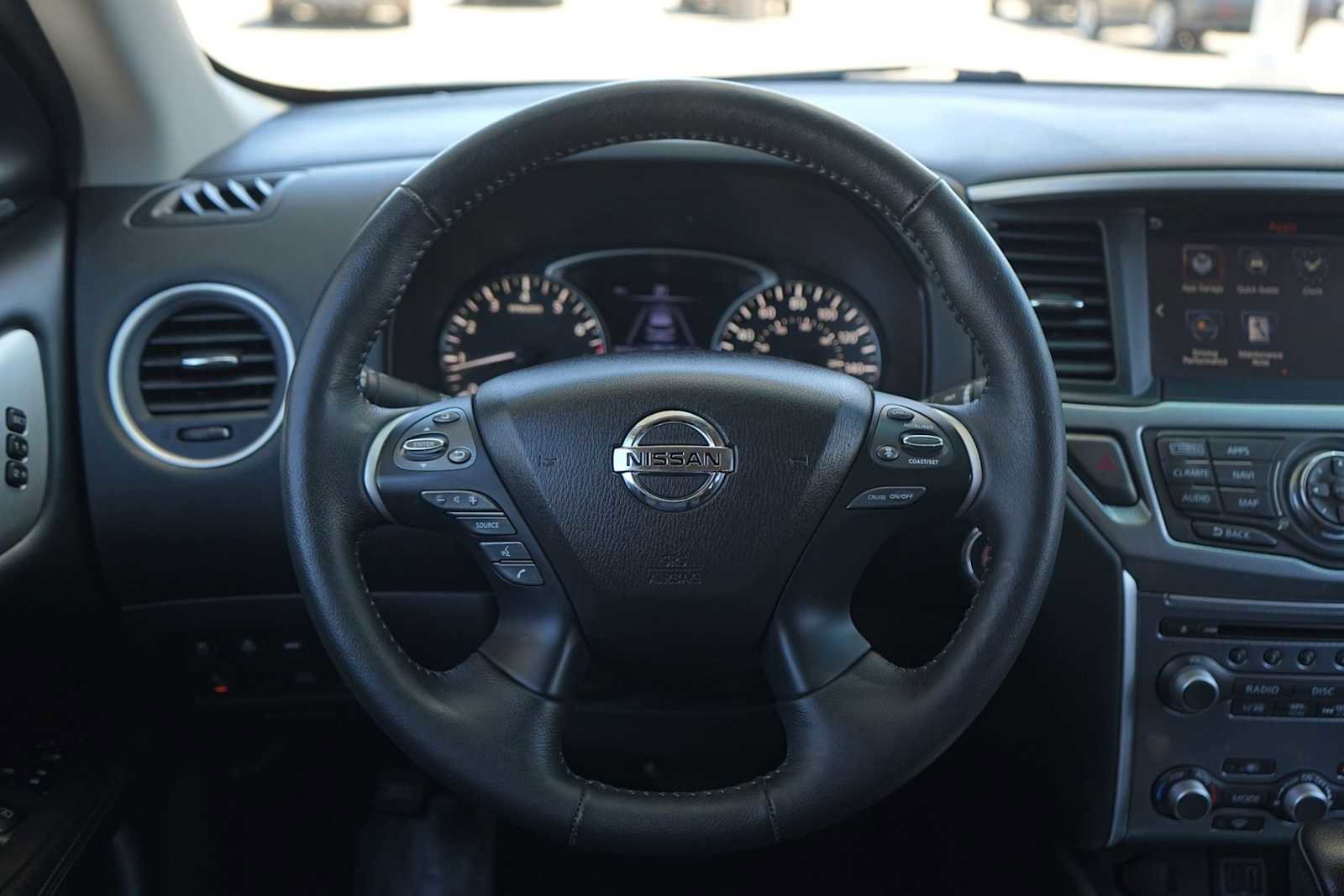 Used 2019 Nissan Pathfinder SL image 16