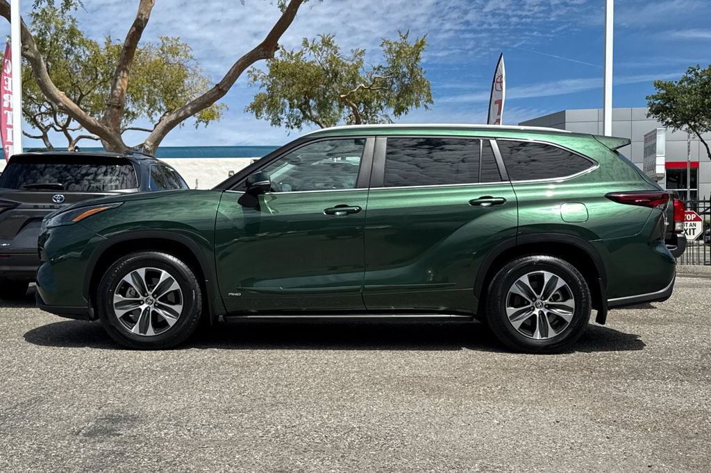 Certified 2025 Toyota Highlander XLE AWD/4WD image 6