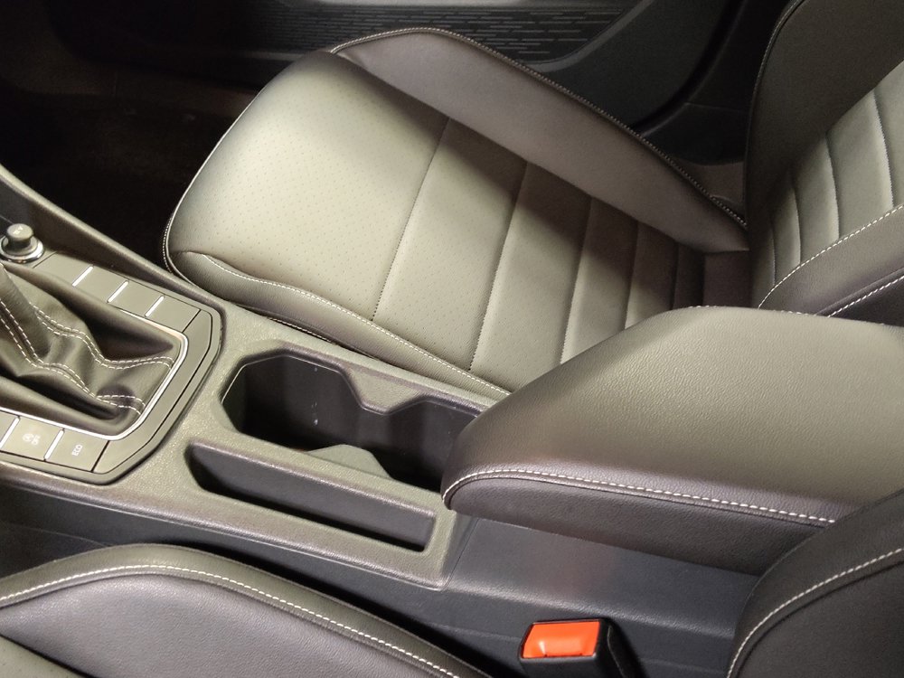 Used 2023 Volkswagen Jetta SE w/ Panoramic Sunroof Package FWD image 26
