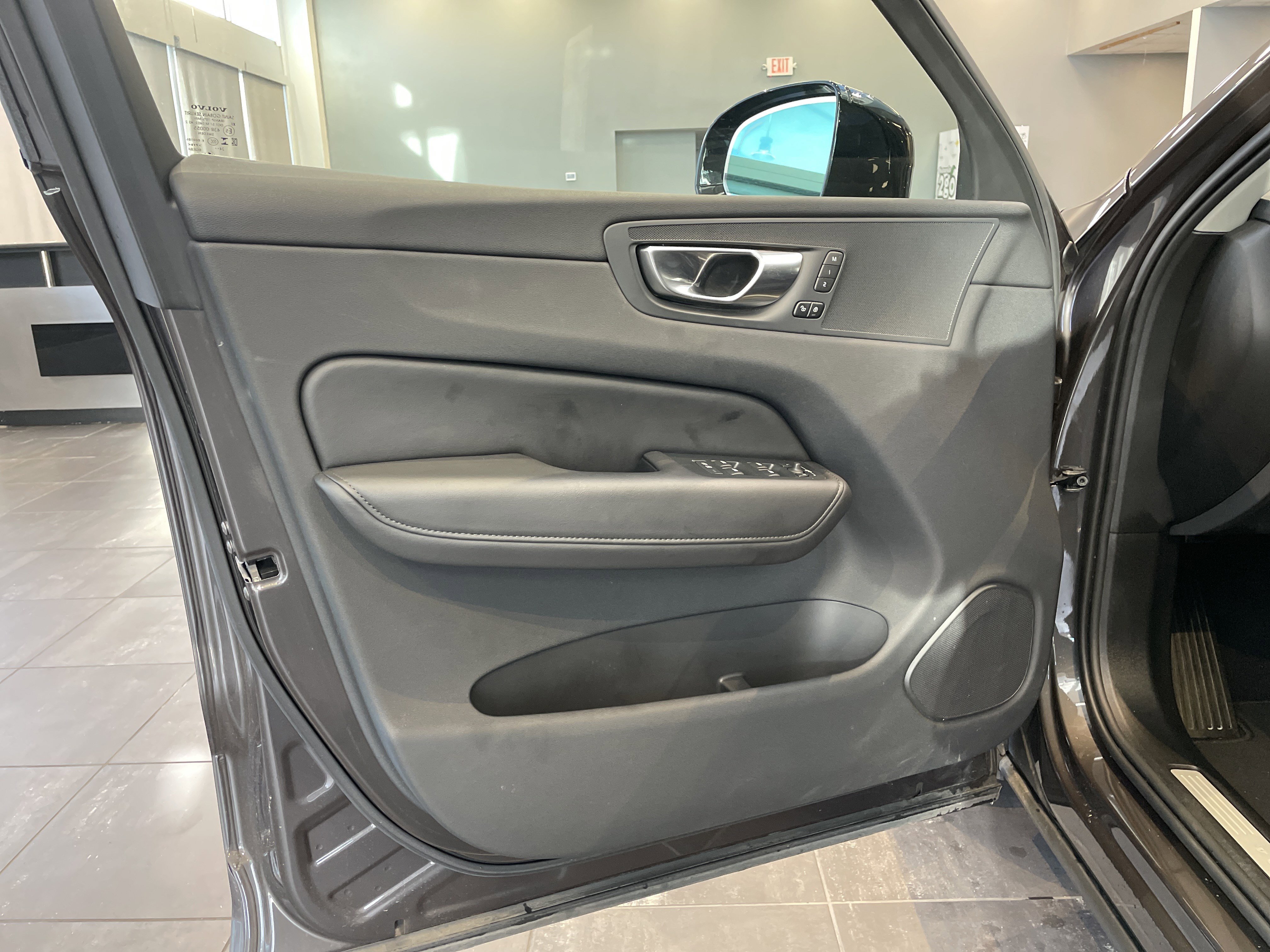 Used 2025 Volvo XC60 B5 Plus AWD/4WD image 13