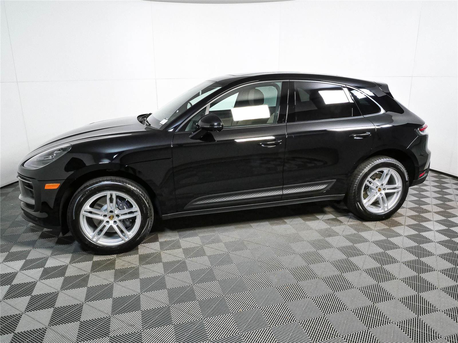 Used 2026 Porsche Macan Turbo AWD/4WD image 2