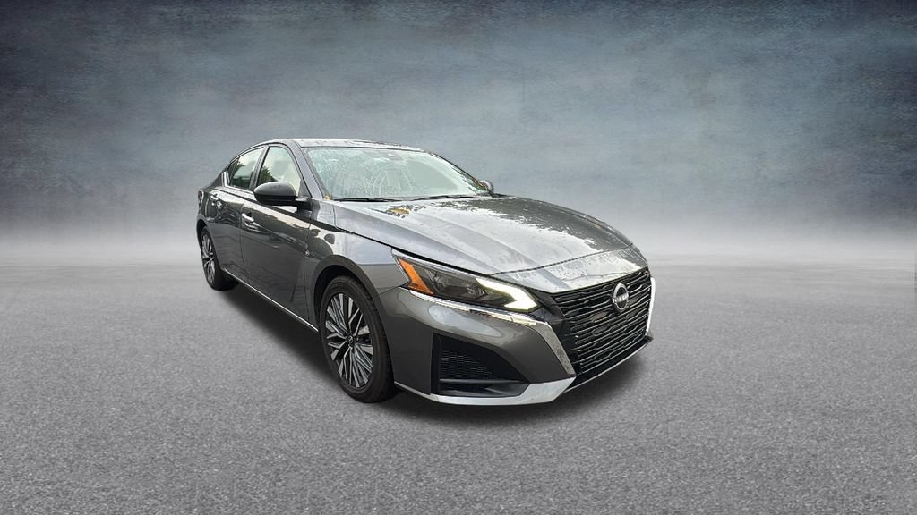 Used 2025 Nissan Altima 2.5 SV FWD image 3