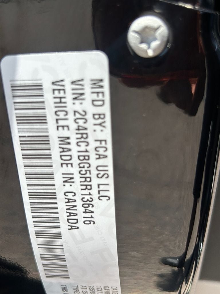 Certified 2024 Chrysler Pacifica Touring-L FWD image 32