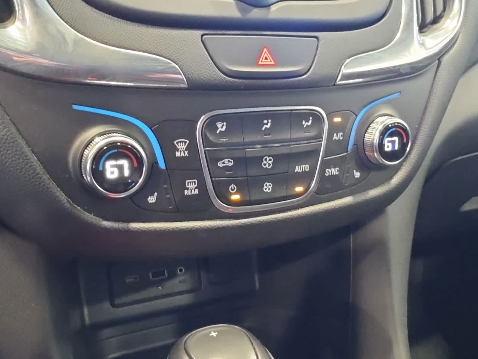 Used 2020 Chevrolet Equinox LT w/ Driver Convenience Package FWD image 29