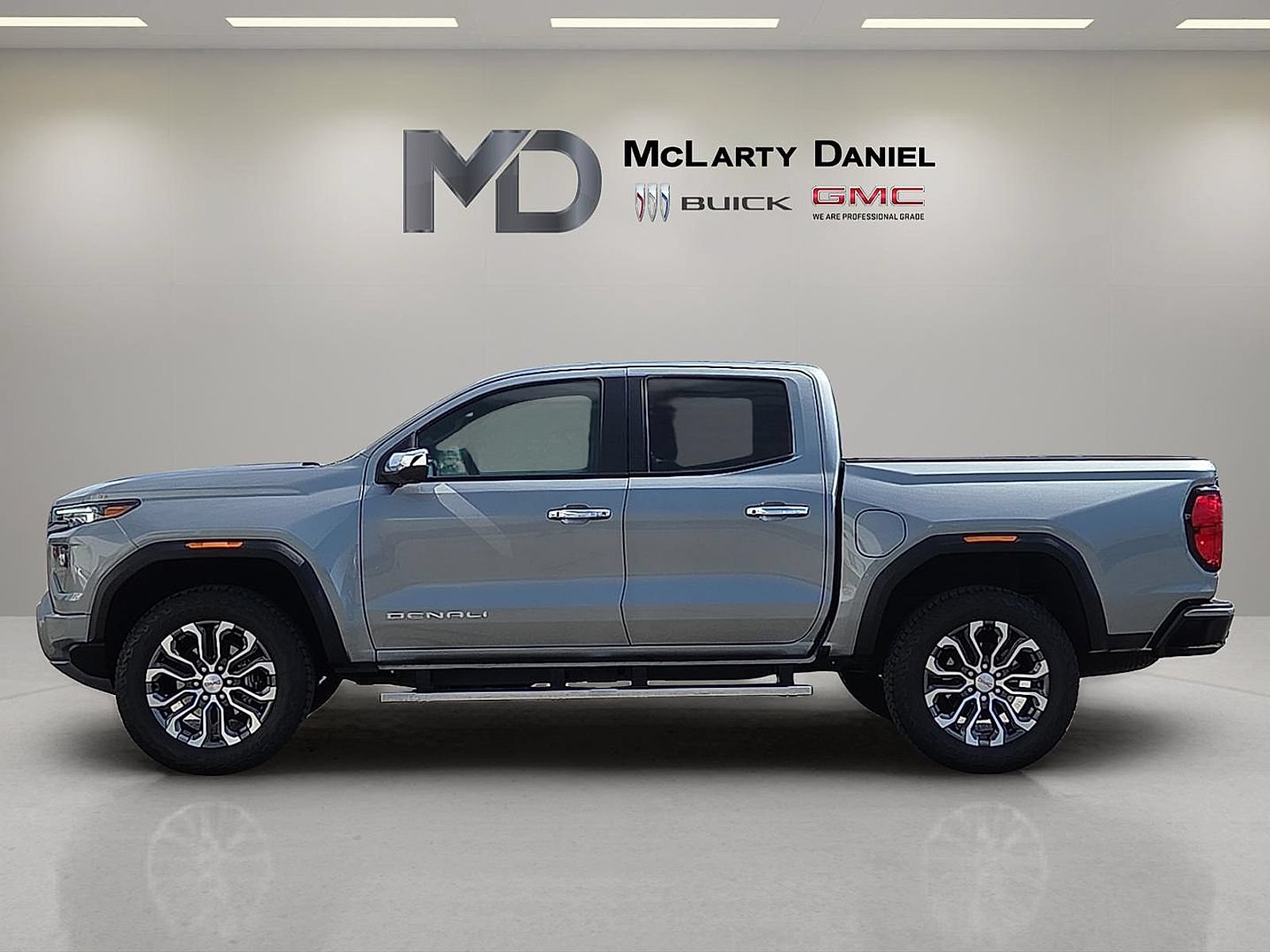 Certified 2024 GMC Canyon Denali AWD/4WD image 2