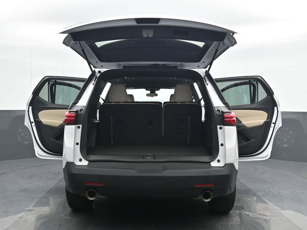 Used 2023 Chevrolet Traverse LS image 25