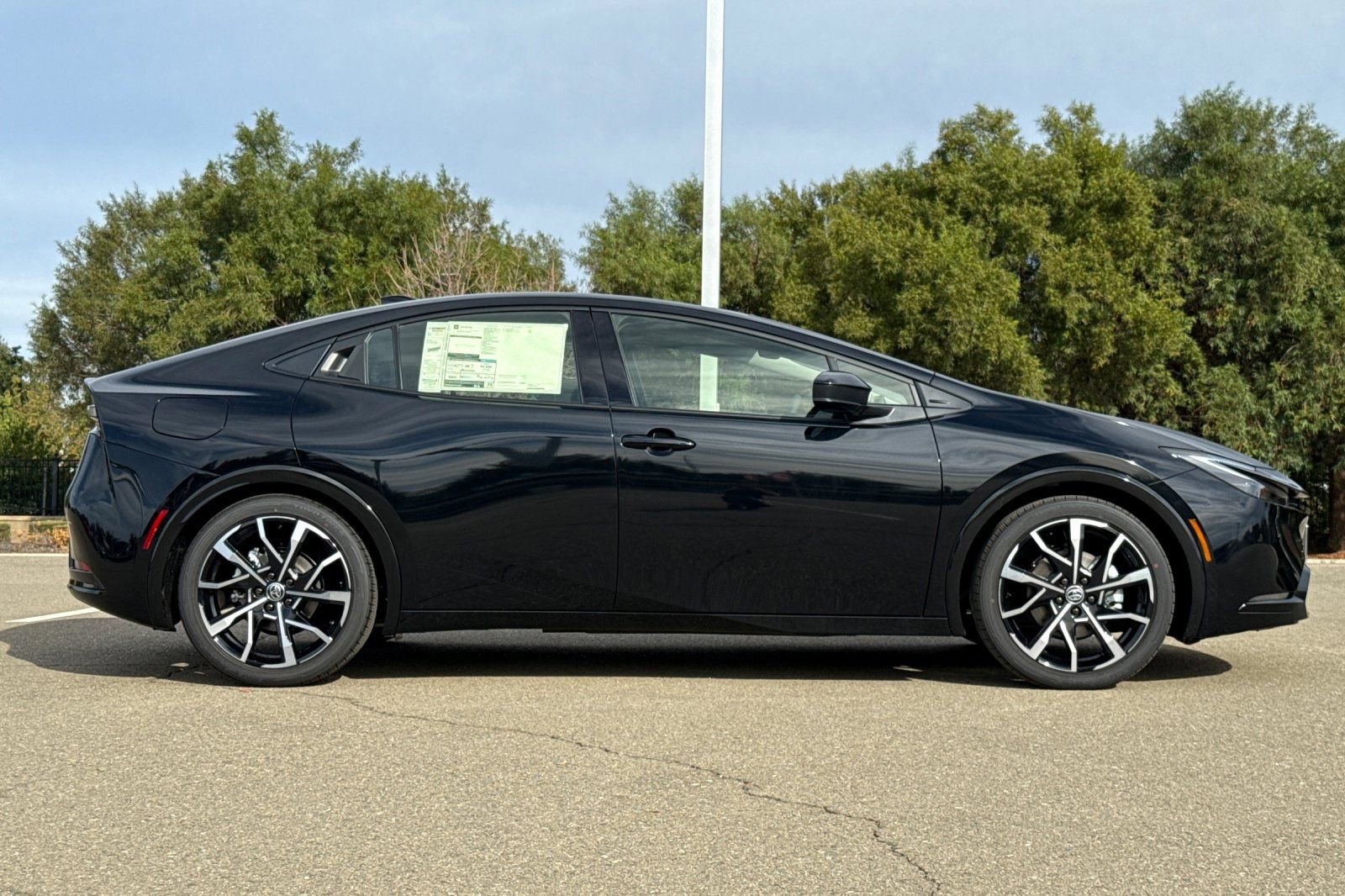 New 2026 Toyota Prius Plug-In Hybrid FWD image 3
