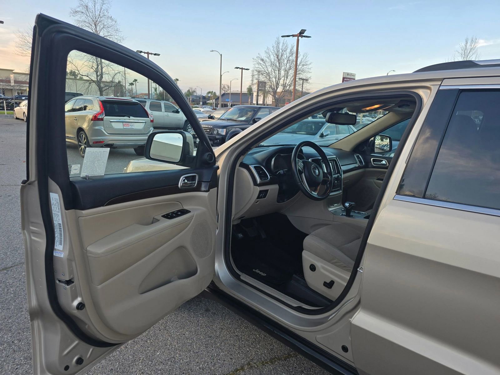 Used 2014 Jeep Grand Cherokee Laredo w/ Quick Order Package 23E RWD image 11