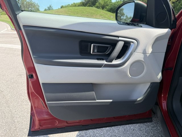 Used 2019 Land Rover Discovery Sport SE AWD/4WD image 10