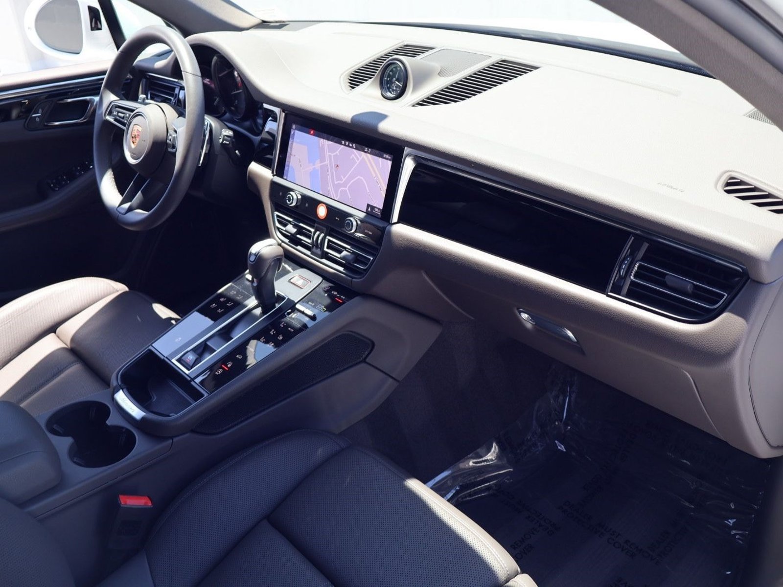 Certified 2026 Porsche Macan AWD/4WD image 25