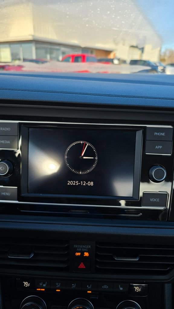 Used 2021 Volkswagen Jetta SE w/ SE Cold Weather Package image 16