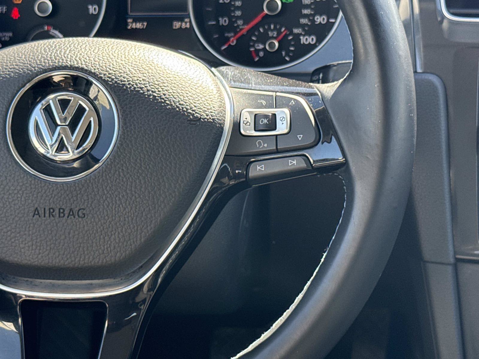 Used 2018 Volkswagen e-Golf SE w/ DC Fast Charging Package FWD image 17