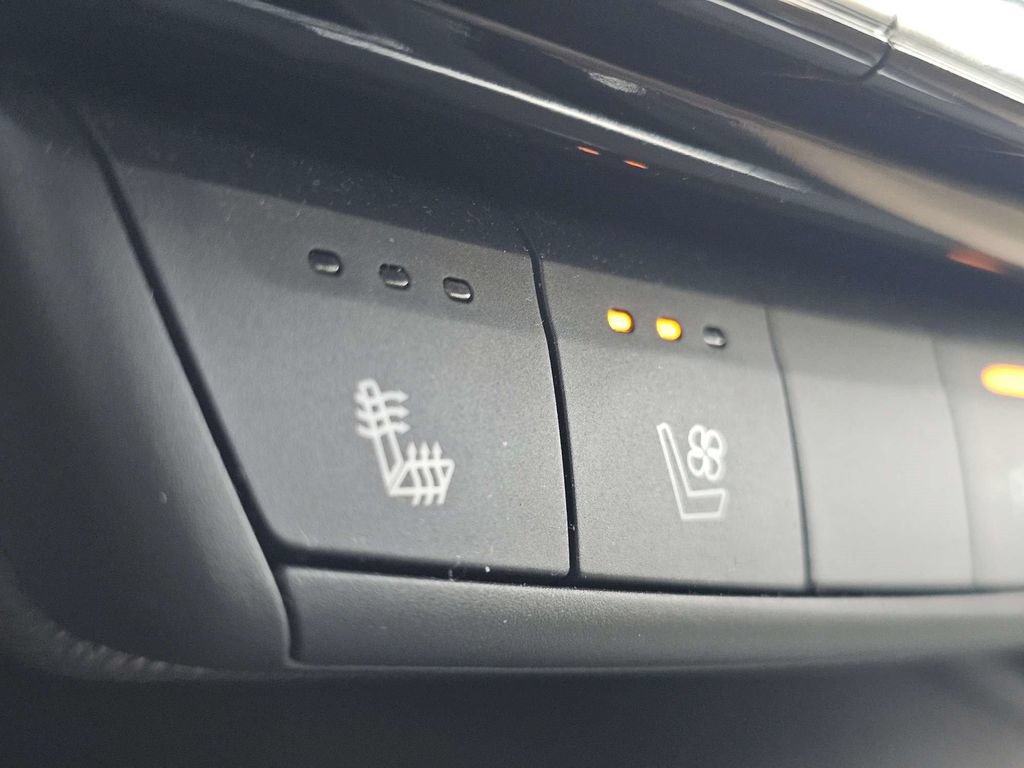 Used 2025 Cadillac XT4 Premium Luxury FWD image 22