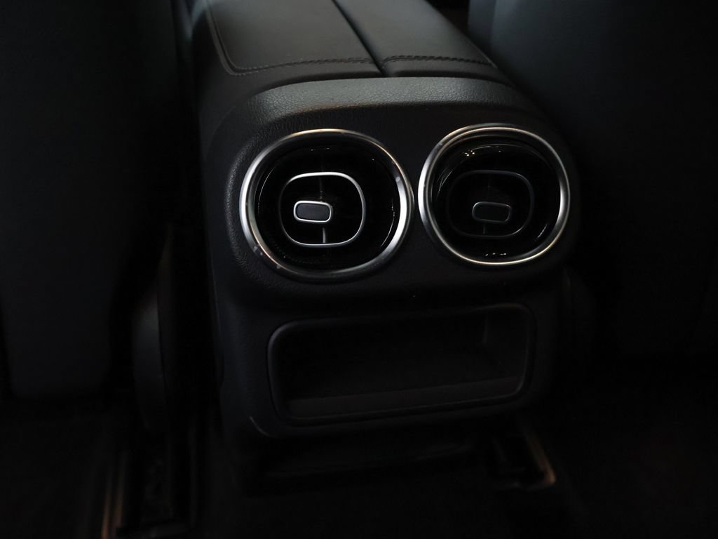Used 2024 Mercedes-Benz GLC 300 4MATIC w/ AMG Line image 46