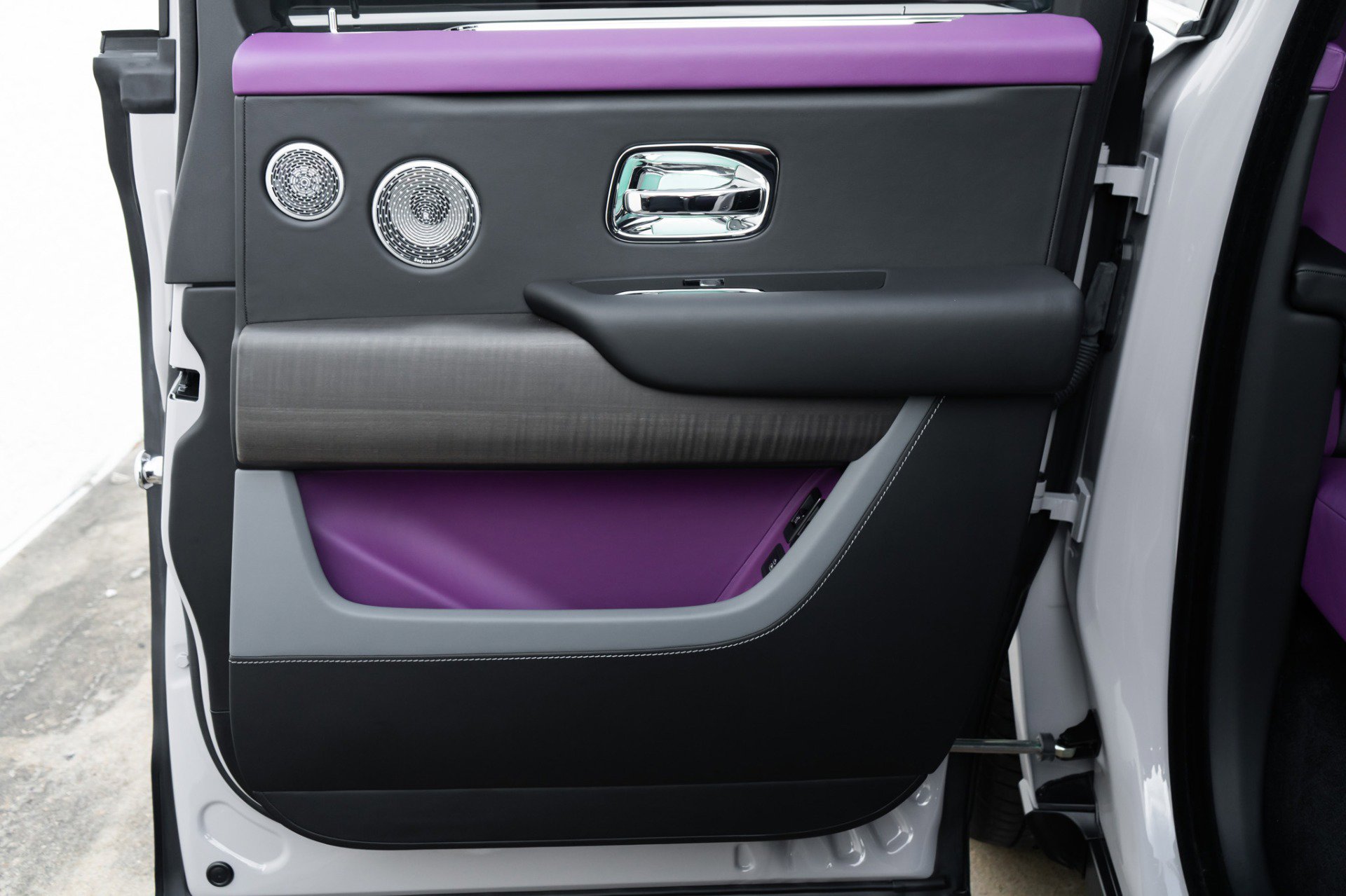 Used 2024 Rolls-Royce Cullinan image 32