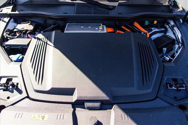 Used 2024 Audi Q8 e-tron Premium Plus w/ Premium Plus Package image 28
