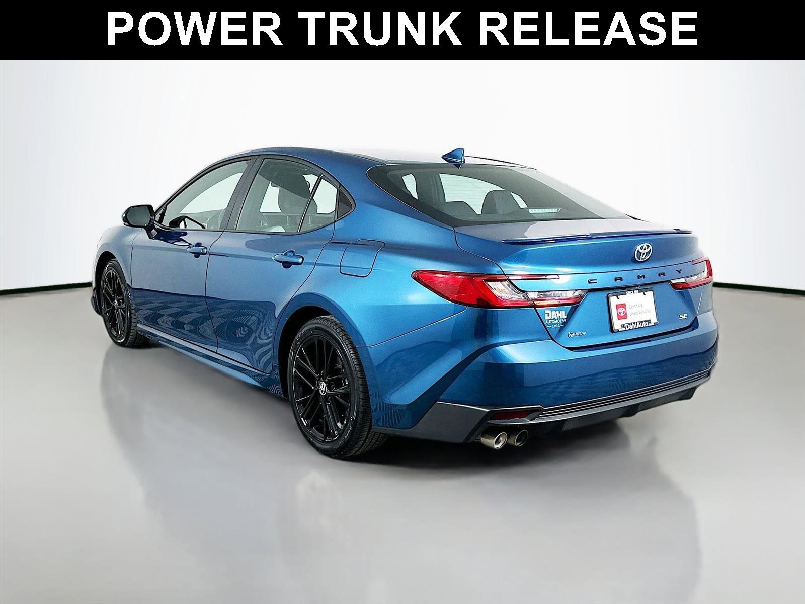 Used 2025 Toyota Camry SE image 5