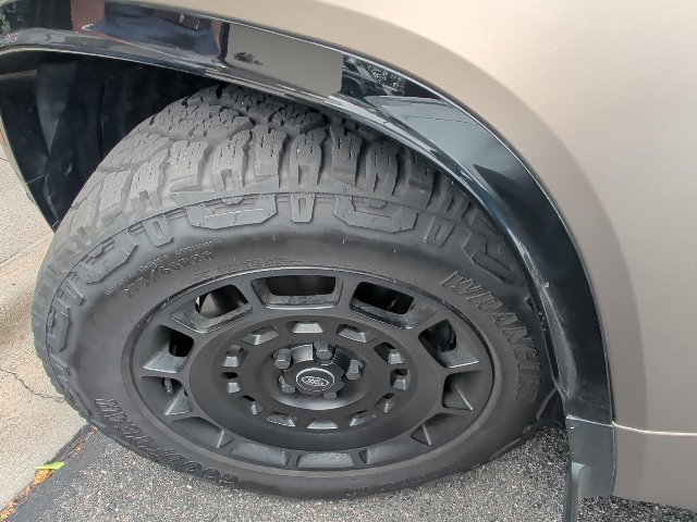 Certified 2025 Land Rover Defender 110 AWD/4WD image 6