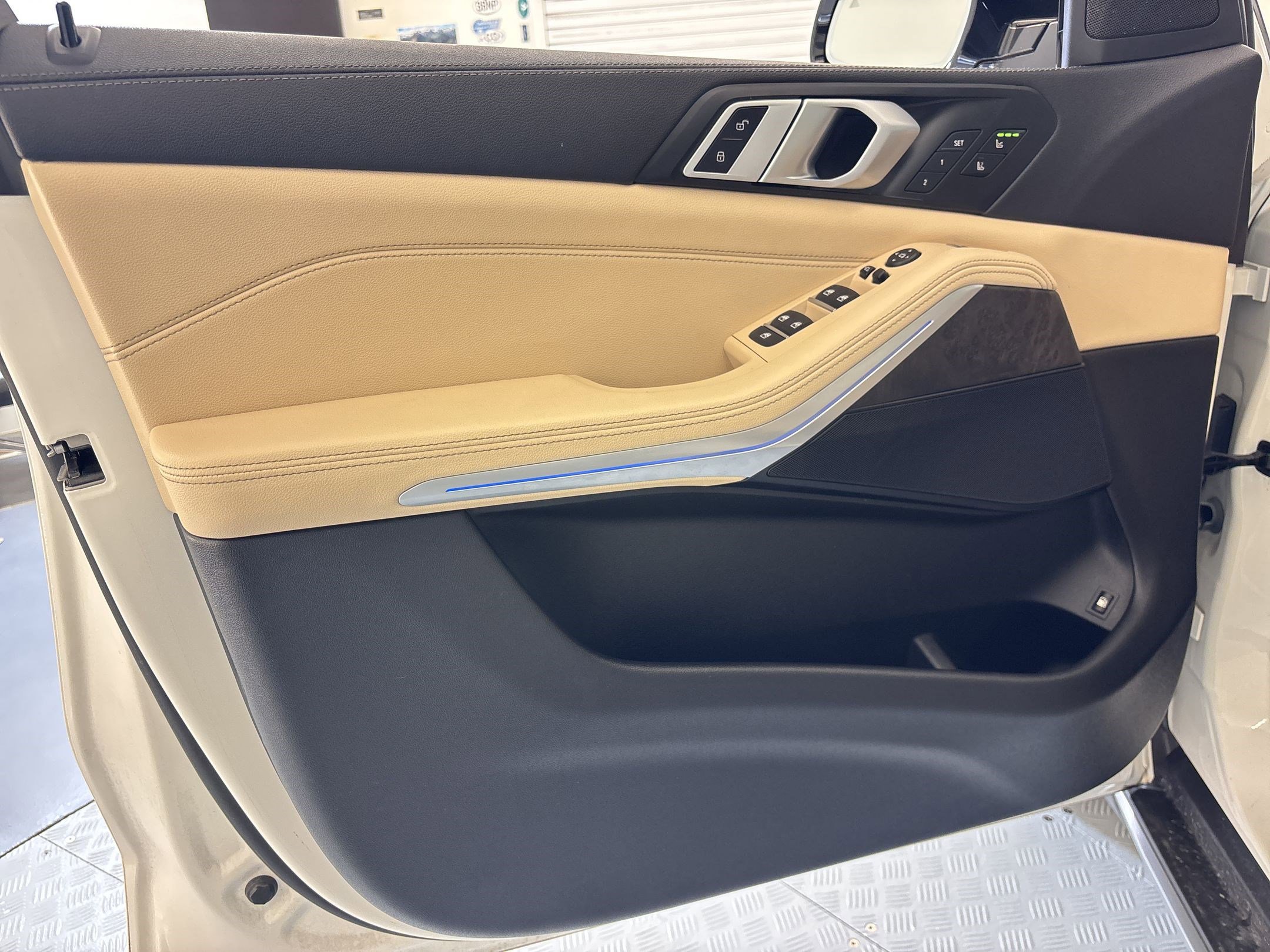 Used 2022 BMW X5 xDrive45e w/ Luxury Seating Package image 12