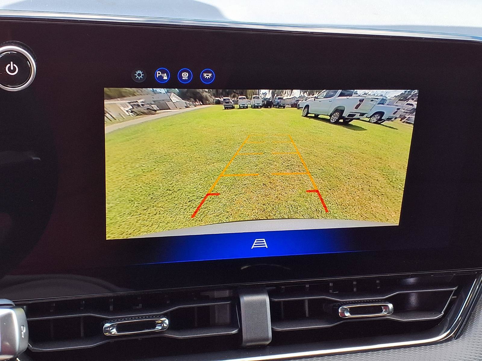 New 2027 Chevrolet Equinox RS w/ Convenience Package III FWD image 9