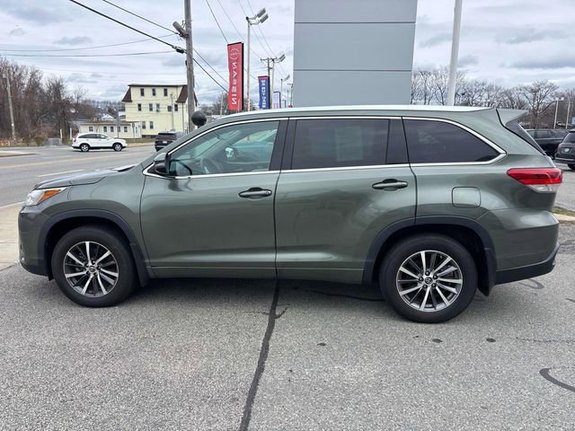 Used 2018 Toyota Highlander XLE image 3