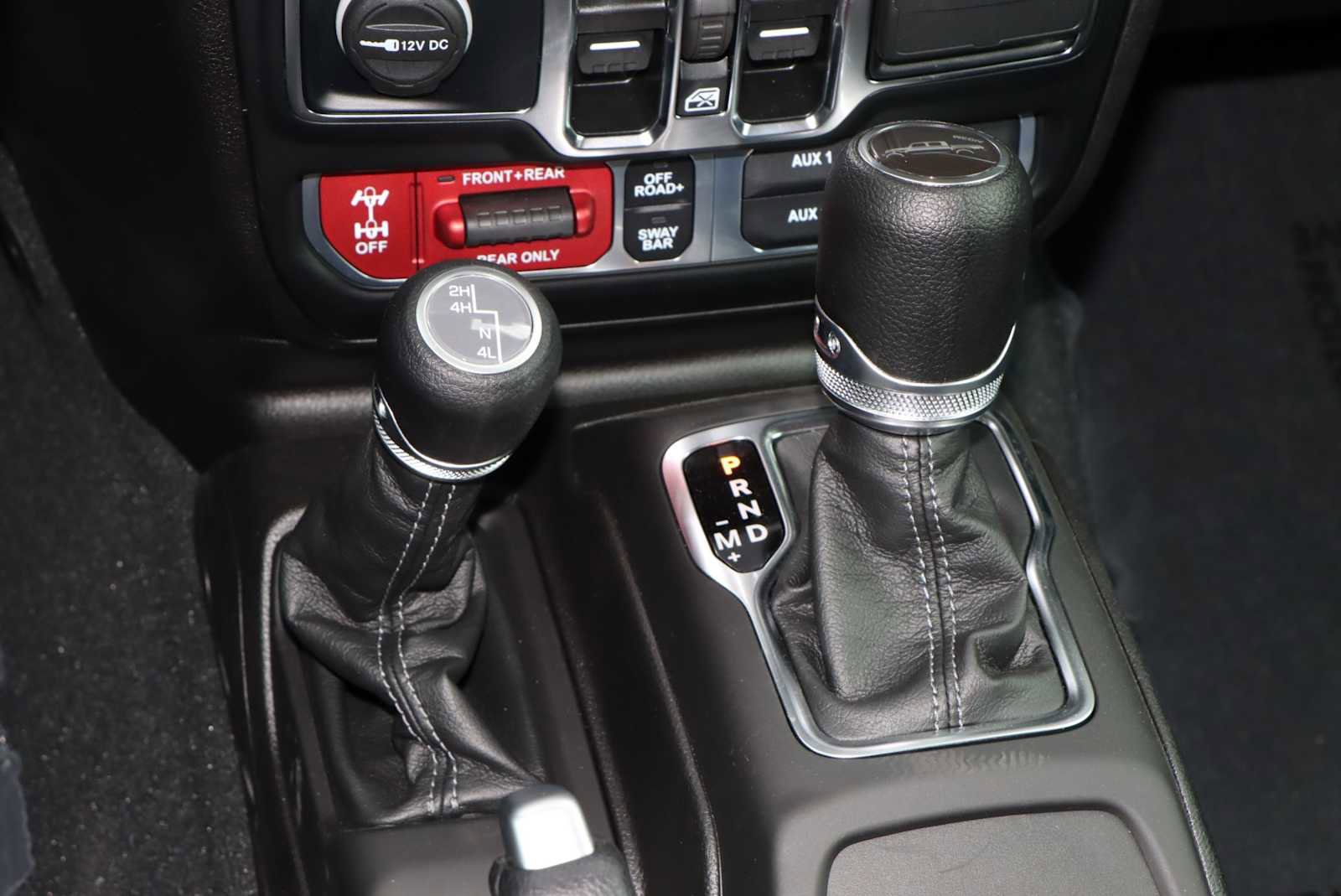Used 2024 Jeep Gladiator Rubicon w/ Technology Group AWD/4WD image 18