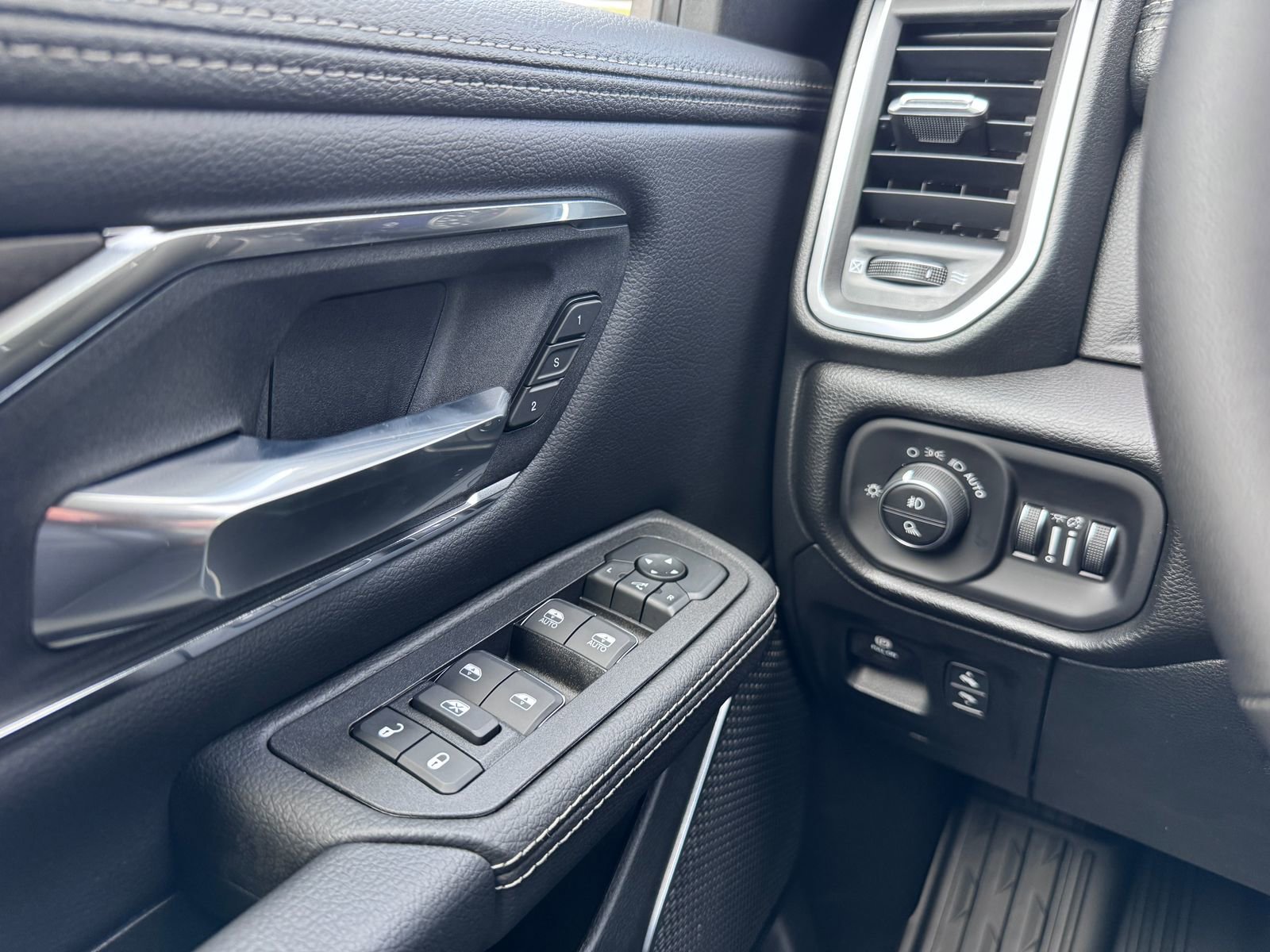 New 2026 RAM 1500 Laramie image 14