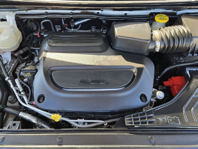 Used 2024 Chrysler Pacifica Touring-L FWD image 32