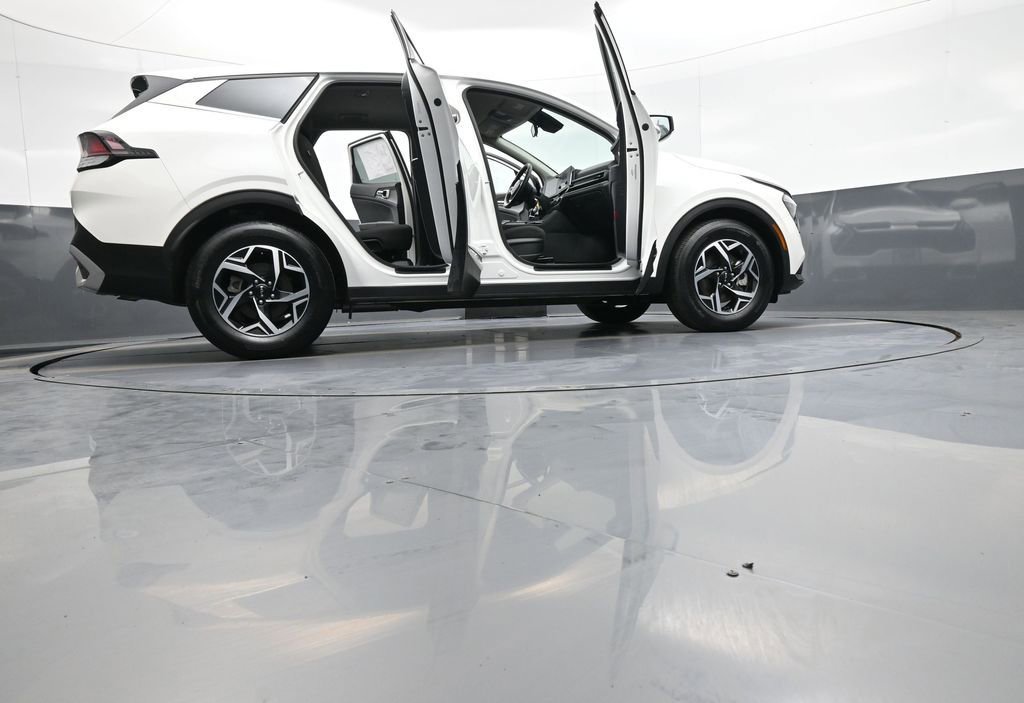 Certified 2025 Kia Sportage LX FWD image 46