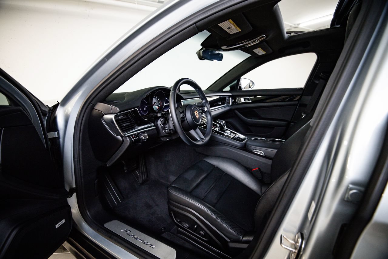 Certified 2023 Porsche Panamera image 4