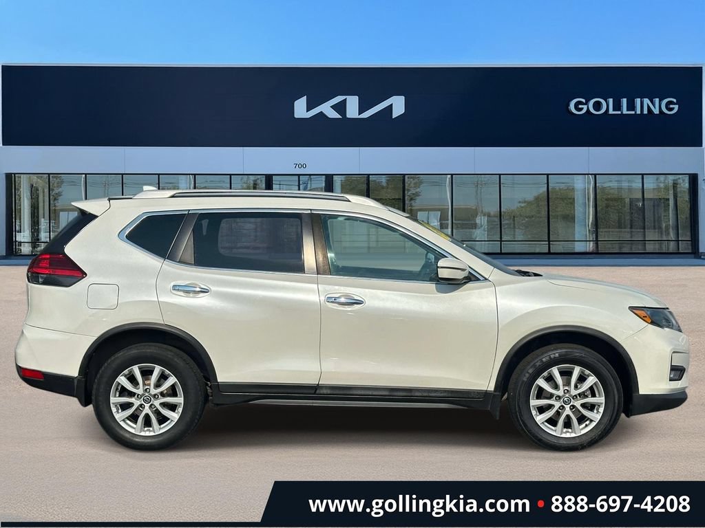 Used 2017 Nissan Rogue SV AWD/4WD image 2