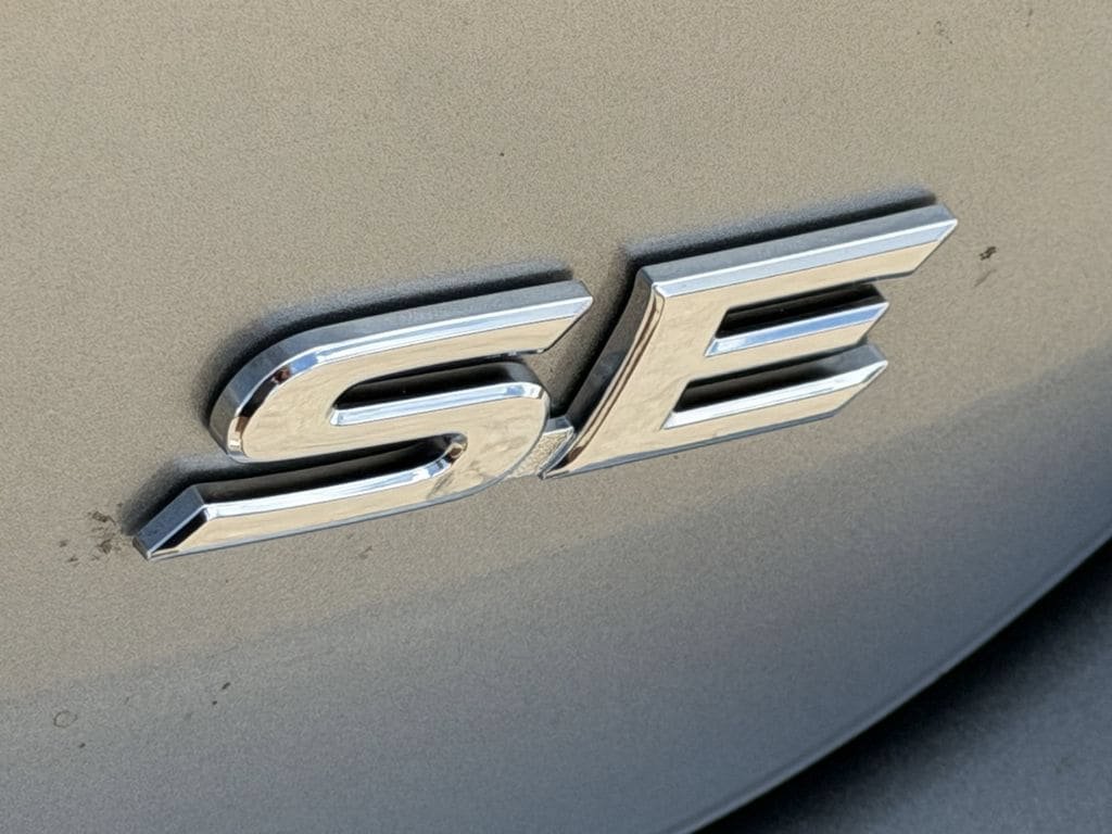 Used 2024 Toyota Camry SE FWD image 11