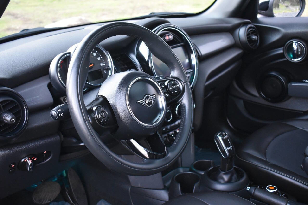 Used 2020 MINI Cooper 4-Door Hardtop image 19