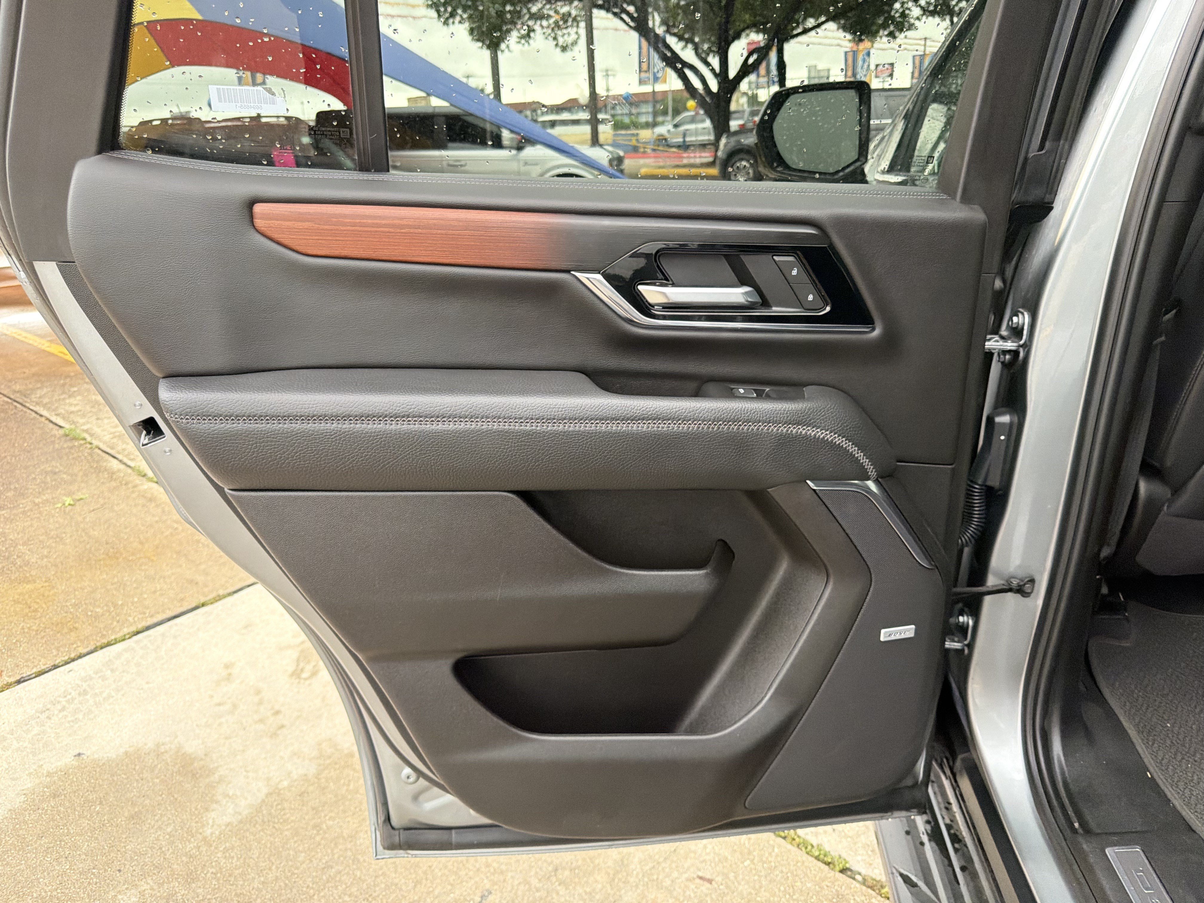 Used 2025 GMC Yukon Denali AWD/4WD image 17