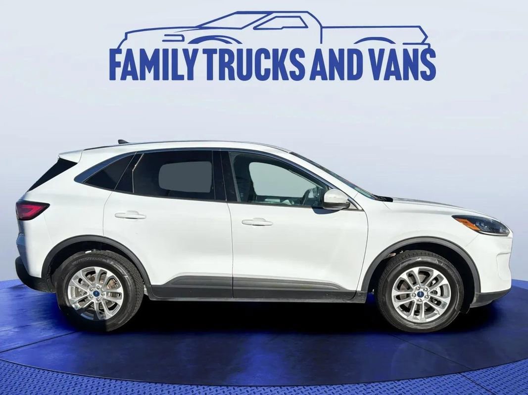 Used 2020 Ford Escape SE image 5