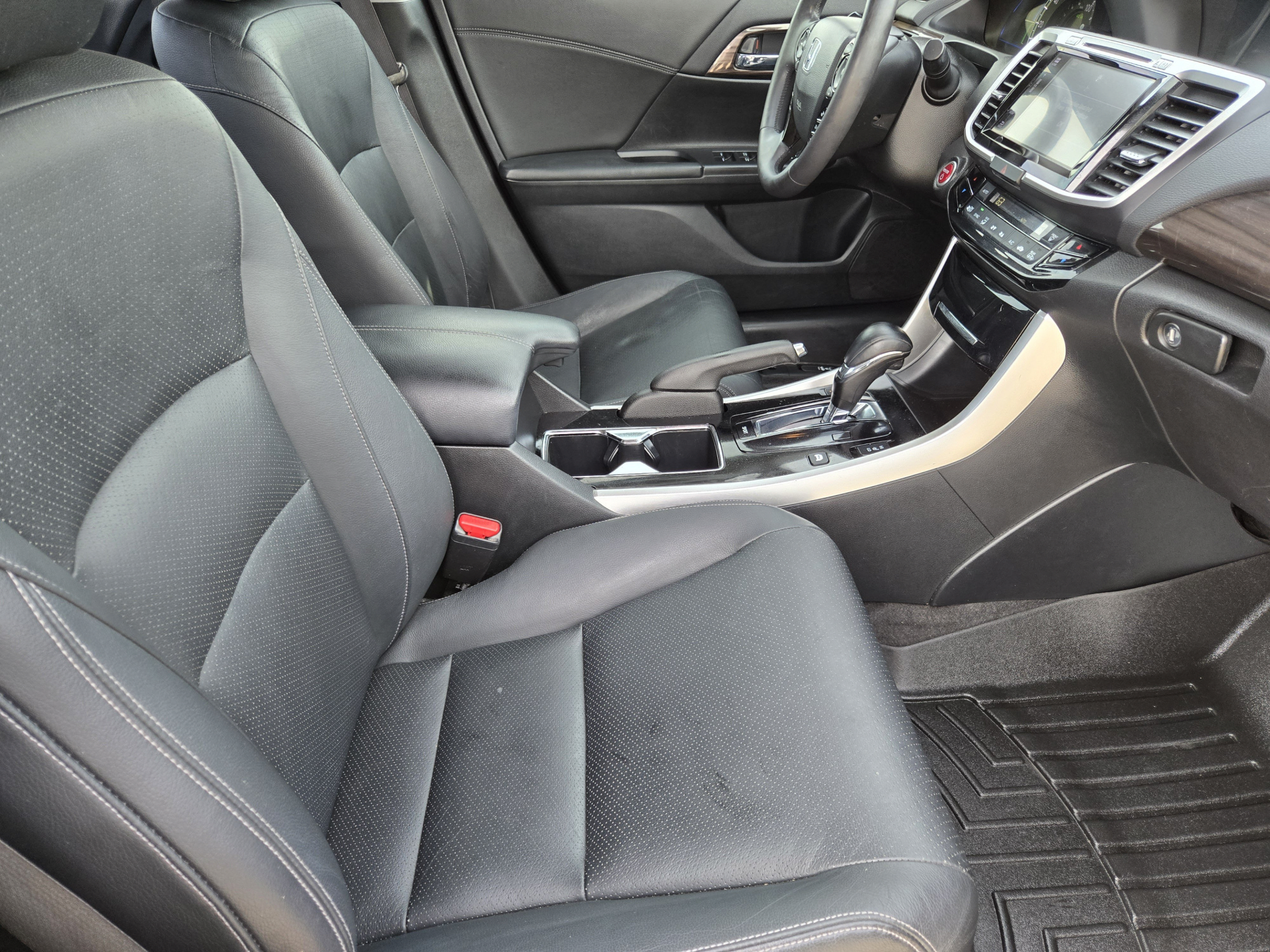 Used 2017 Honda Accord Touring image 10