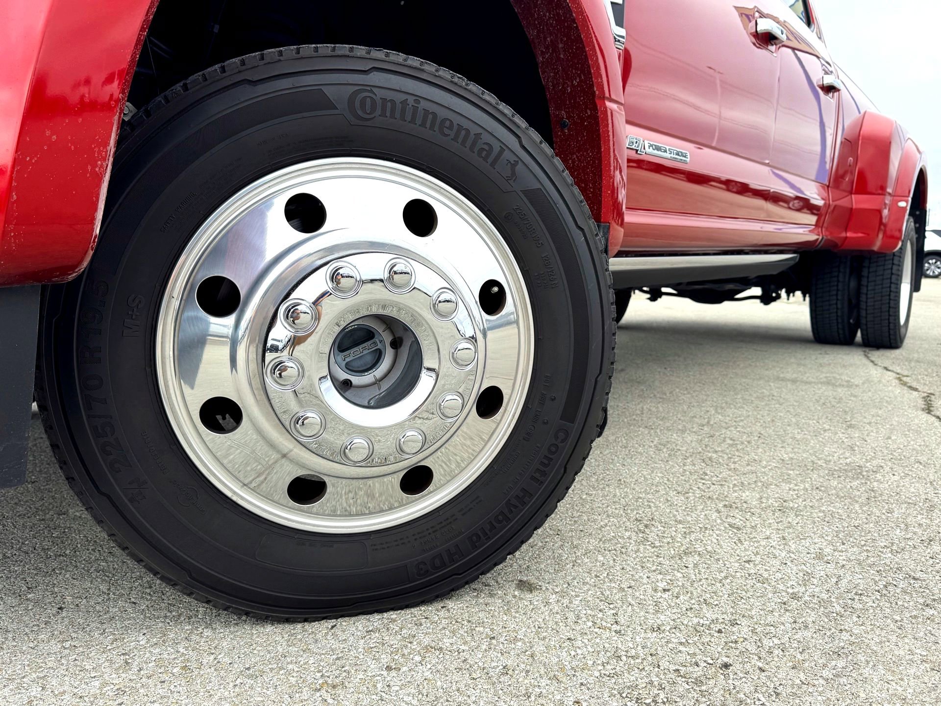 Used 2022 Ford F450 Platinum w/ FX4 Off-Road Package image 2