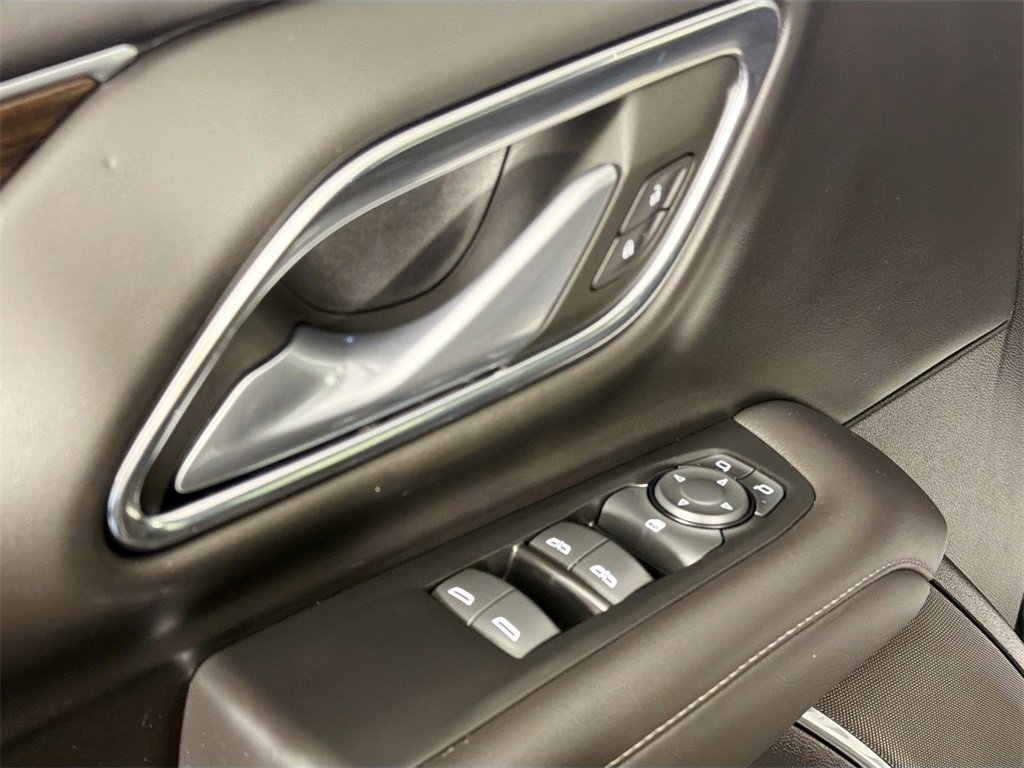 Used 2022 GMC Yukon XL SLE image 16