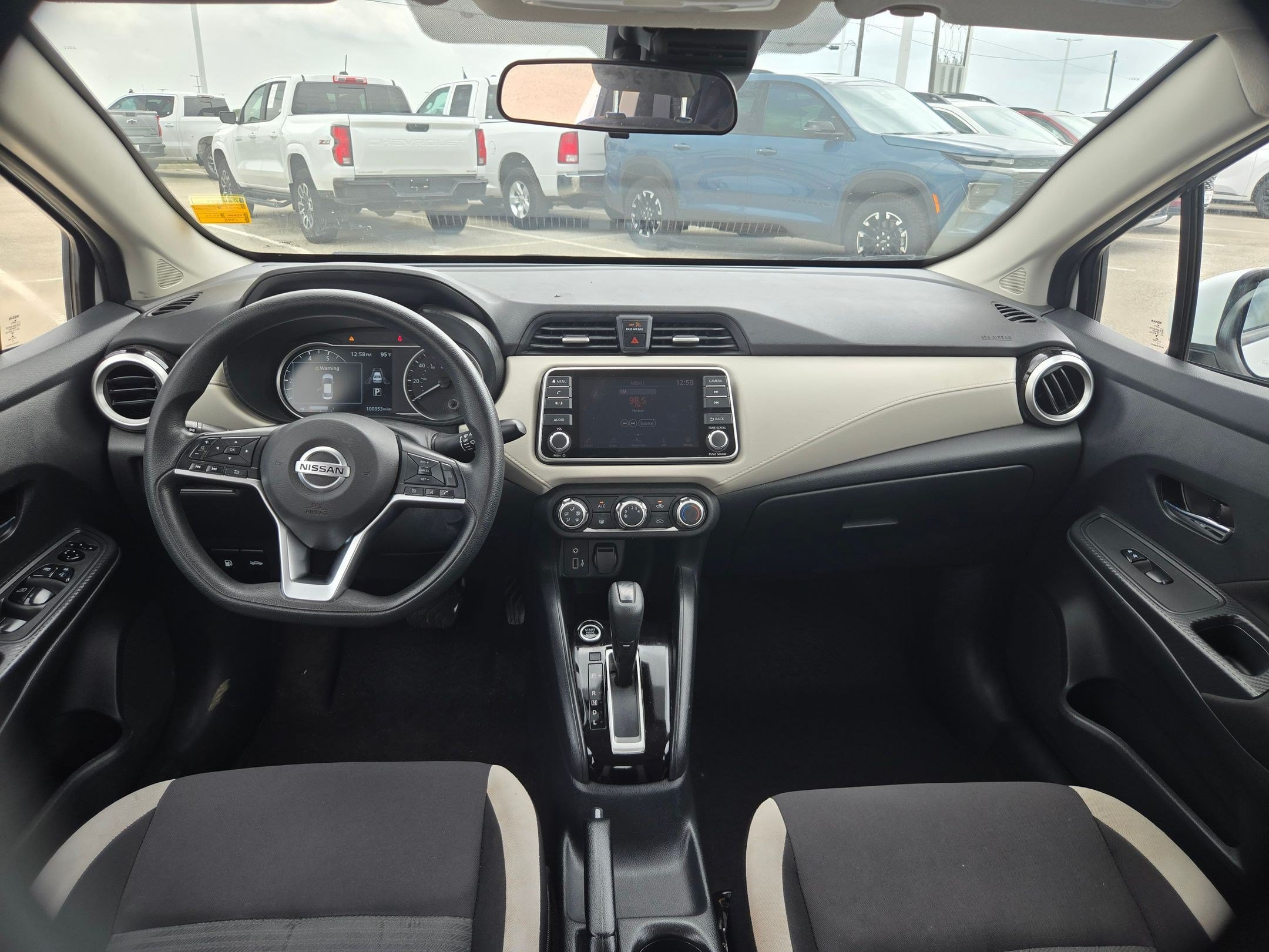 Used 2022 Nissan Versa SV FWD image 16