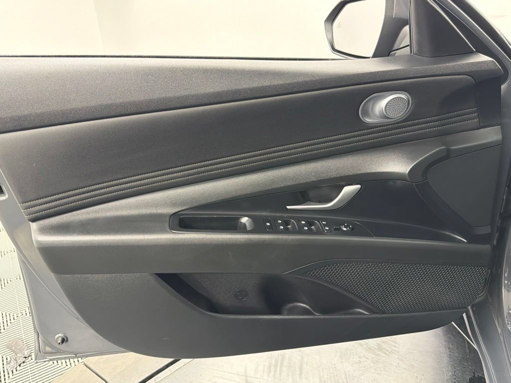 Used 2023 Hyundai Elantra SEL w/ Convenience Package FWD image 19