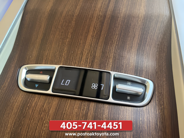 Used 2020 Mercedes-Benz Metris Passenger image 22