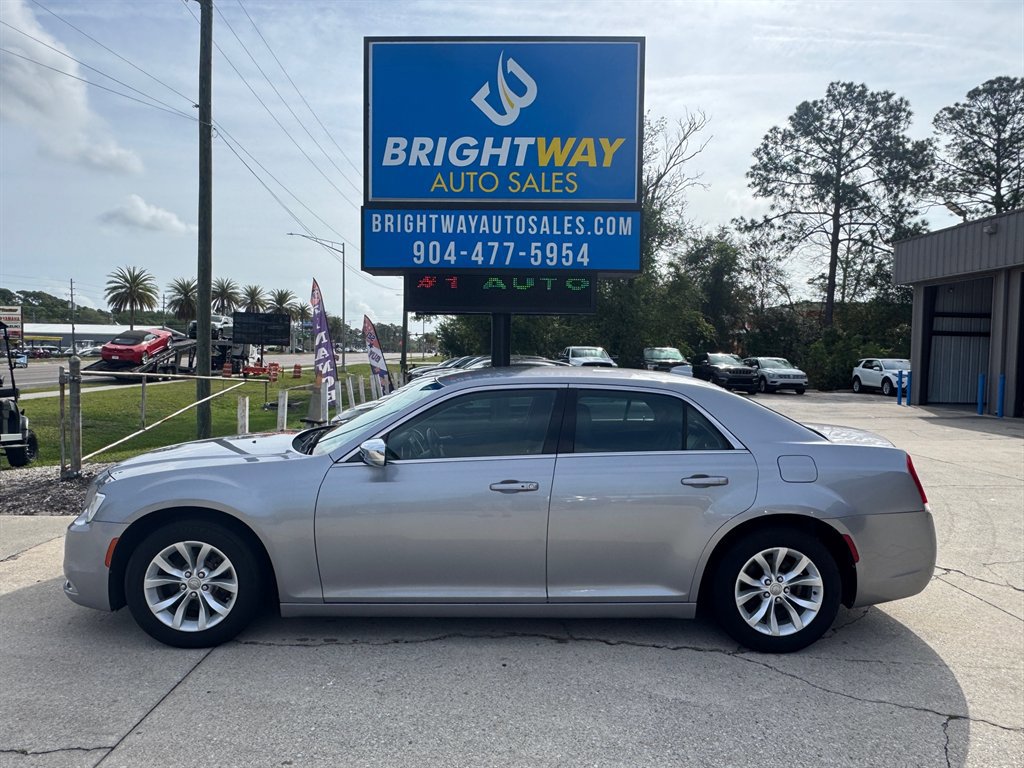Used 2015 Chrysler 300 Limited image 2