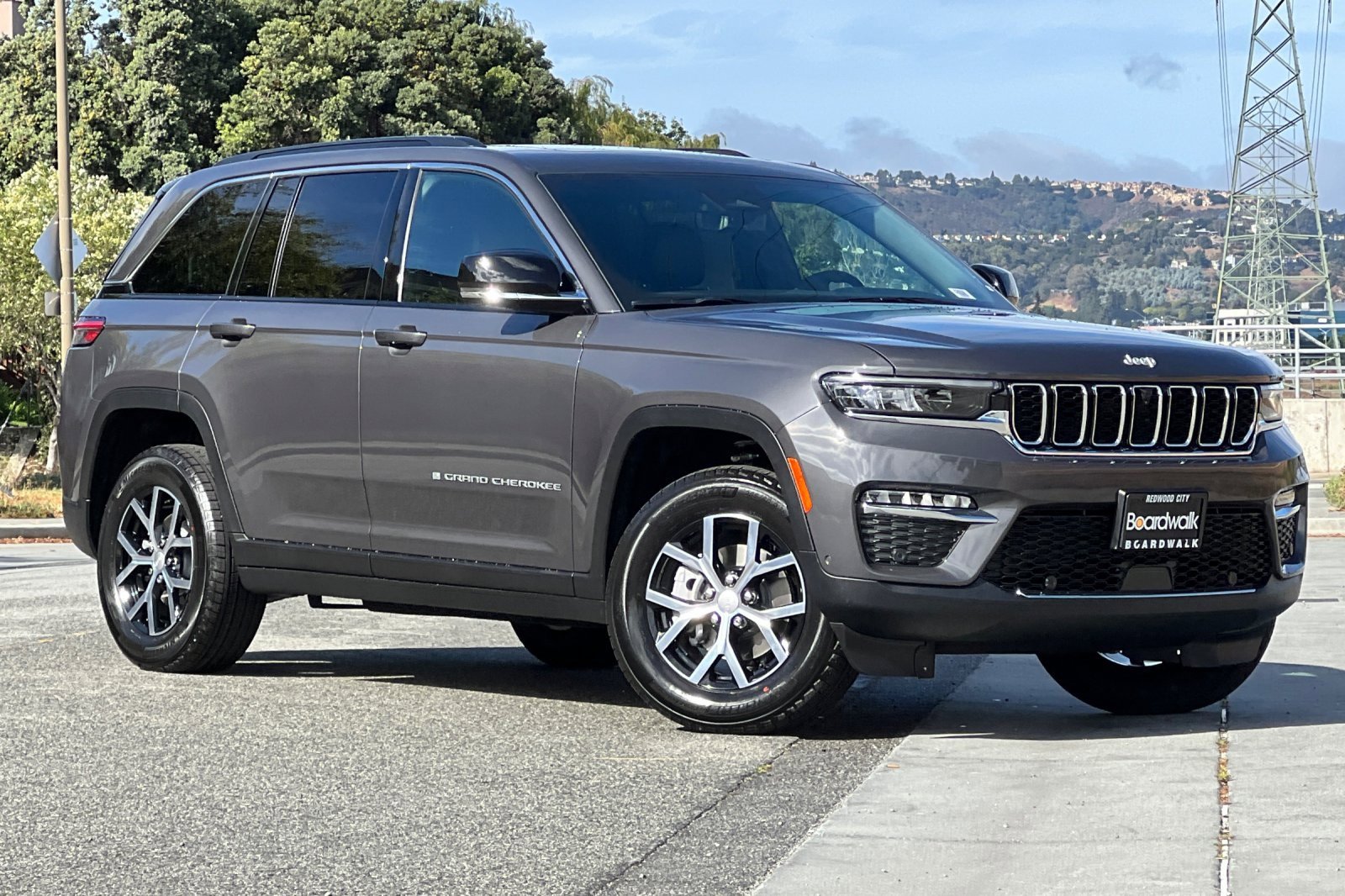New 2025 Jeep Grand Cherokee Limited w/ Luxury Tech Group II image 2