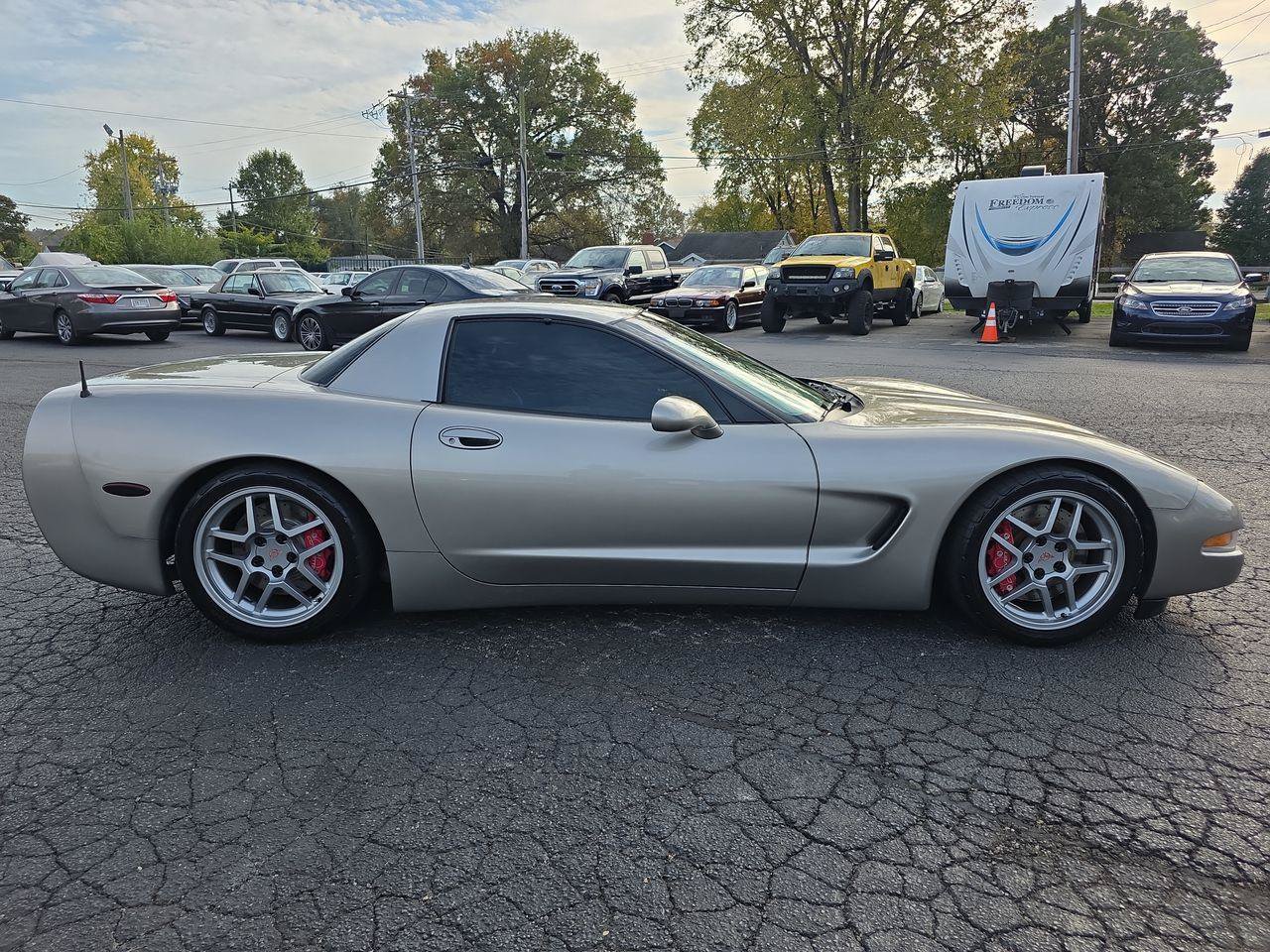 Used 1999 Chevrolet Corvette Coupe w/ Lighting Pkg RWD image 21
