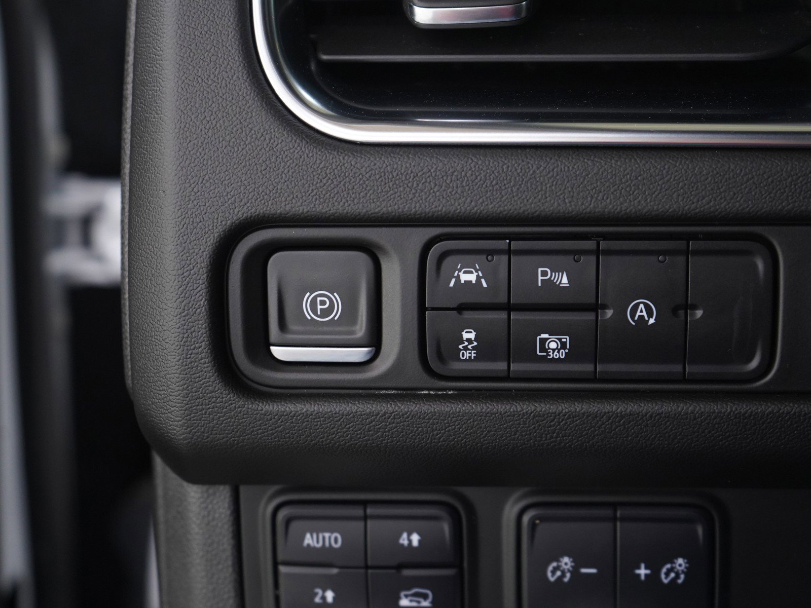 Used 2023 GMC Yukon XL SLT image 30