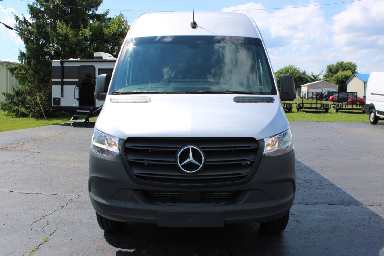 Used 2023 Mercedes-Benz Sprinter 2500 image 2